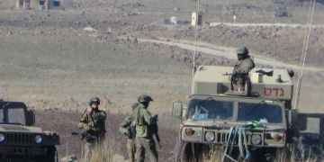 تقرير صحفي غربي يسلط الضوء على احتجاز قوات الاحتلال لعشرات السوريين تقرير صحفي غربي يسلط الضوء على احتجاز قوات الاحتلال لعشرات السوريين