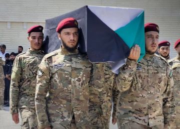 تشييع 11 عنصرا لوزارة الدفاع قضوا بانفجار مستودع أسلحة في عياش بدير الزور تشييع 11 عنصرا لوزارة الدفاع قضوا بانفجار مستودع أسلحة في عياش بدير الزور