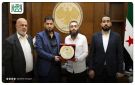 كرم محافظ إدلب محمد عبد الرحمن، الطالب محمد علي خالد الحلبي، الذي تعرض لإصــ.ــابة حــ.ــربية أفقتدته بصره، تقديرا لتفوقه وتميزه في شهادة الثانوية ...