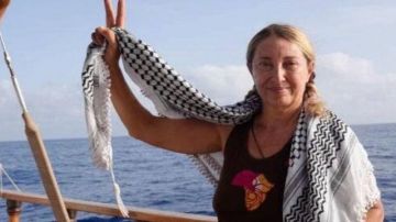 بتهمة عض سجانة.. الاحتلال يمدد اعتقال ناشطة اسبانية بأسطول الصمود 