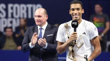 الكندي ألياسيم يتوج بلقب بطولة بروكسل للتنس الكندي ألياسيم يتوج بلقب بطولة بروكسل للتنس