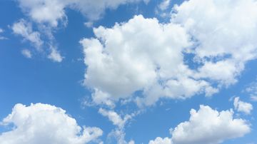 طقس اليوم: سحب عابرة على كامل البلاد مع أمطار ضعيفة بالشمال الغربي