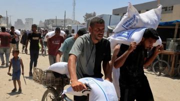 باحثون اجتماعيون تونسيون وفلسطينيون يحللون نتائج حرب غزة في مائدة مستديرة باحثون اجتماعيون تونسيون وفلسطينيون يحللون نتائج حرب غزة في مائدة مستديرة