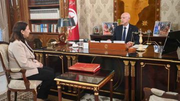 رئيس الجمهورية خلال لقائه رئيسة الحكومة...نحن اليوم في حرب تحرير على كافة الجبهات رئيس الجمهورية خلال لقائه رئيسة الحكومة...نحن اليوم في حرب تحرير على كافة الجبهات