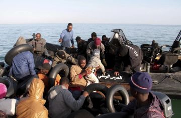 بينهم رضع.. حصيلة مفزعة للغرقى في انقلاب مركب هجرة غير نظامية بسواحل المهدية التونسية بينهم رضع.. حصيلة مفزعة للغرقى في انقلاب مركب هجرة غير نظامية بسواحل المهدية التونسية