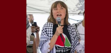 من بينهم غريتا ثونبرغ، وصول أبطال الصمود المرحلين من سلطة الاحتلال إلى أثينا (فيديو) من بينهم غريتا ثونبرغ، وصول أبطال الصمود المرحلين من سلطة الاحتلال إلى أثينا (فيديو)