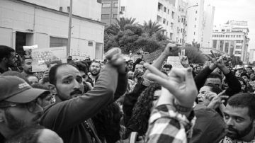 شارك فيها مئات الاشخاص.. مسيرة بالعاصمة تضامنا مع أهالي قابس شارك فيها مئات الاشخاص.. مسيرة بالعاصمة تضامنا مع أهالي قابس