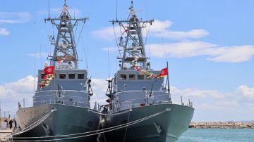 دخول السفينتين الجديدتين حنبعل 3 و حنبعل 4 حيز الإستغلال في مهام المراقبة البحرية دخول السفينتين الجديدتين حنبعل 3 و حنبعل 4 حيز الإستغلال في مهام المراقبة البحرية