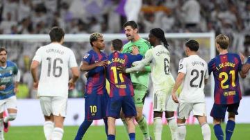 شروق على الملاعب العالمية: أحداث مثيرة في كلاسيكو الأرض   شروق على الملاعب العالمية: أحداث مثيرة في كلاسيكو الأرض