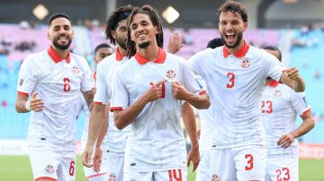 تصفيات المونديال: المنتخب الوطني يتخطى ناميبيا بثلاثية.. ويحقق إنجازا تاريخيا تصفيات المونديال: المنتخب الوطني يتخطى ناميبيا بثلاثية.. ويحقق إنجازا تاريخيا