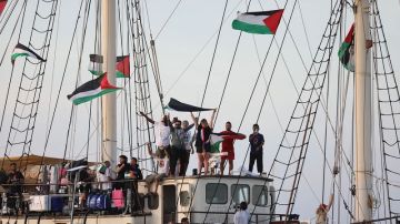 نشطاء من أسطول الصمود يبلغون عن تعرضهم للعنف وسوء معاملة شديدة من قبل سلطات الاحتلال