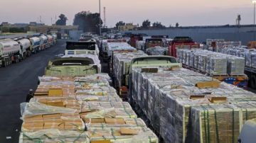 مطالبات أممية بفتح المعابر وتدفق غير محدود للمساعدات إلى غزة مطالبات أممية بفتح المعابر وتدفق غير محدود للمساعدات إلى غزة