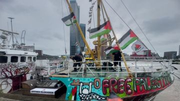 يتألف من 11 سفينة.. أسطول الضمير يواصل إبحاره نحو القطاع رغم التهديدات يتألف من 11 سفينة.. أسطول الضمير يواصل إبحاره نحو القطاع رغم التهديدات