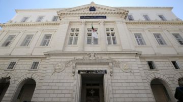 الجزائر.. السجن لوزيرين سابقين بتهم فساد الجزائر.. السجن لوزيرين سابقين بتهم فساد