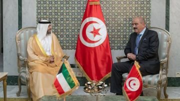 وزير الخارجية يتسلم رسالة خطية موجهة الى رئيس الجمهورية من أمير دولة الكويت وزير الخارجية يتسلم رسالة خطية موجهة الى رئيس الجمهورية من أمير دولة الكويت