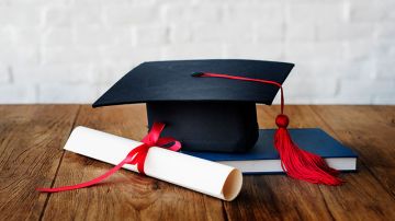 كلية العلوم بقفصة: منح شهادات الطالب المبادر لدعم ريادة الأعمال