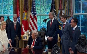 ترامب يتسلم جائزة صانع السلام من مؤسسة ريتشارد نيكسون ترامب يتسلم جائزة صانع السلام من مؤسسة ريتشارد نيكسون