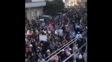 قابس.. الأمن يستعمل لكريموجان لتفريق المحتجين قابس.. الأمن يستعمل لكريموجان لتفريق المحتجين