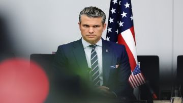 هبوط اضطراري لطائرة وزير الحرب الامريكي في بريطانيا هبوط اضطراري لطائرة وزير الحرب الامريكي في بريطانيا