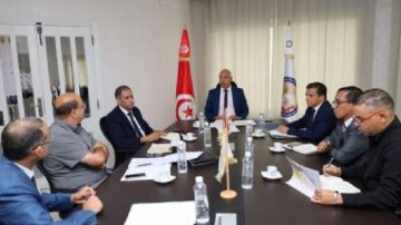 المصادقة على قائمة المنتفعين بالتسبقة على التعويضات لفائدة أولى الحق من شهداء الثورة وجرحاها المصادقة على قائمة المنتفعين بالتسبقة على التعويضات لفائدة أولى الحق من شهداء الثورة وجرحاها