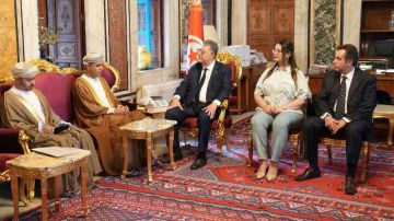 دفع العلاقات التونسية العمانية محور لقاء رئيس البرلمان بسفير سلطنة عمان لدى تونس دفع العلاقات التونسية العمانية محور لقاء رئيس البرلمان بسفير سلطنة عمان لدى تونس