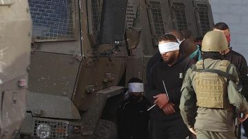 قوات الاحتلال تعتقل عددا من الفلسطينيين في الضفة الغربية بينهم أسرى محررين قوات الاحتلال تعتقل عددا من الفلسطينيين في الضفة الغربية بينهم أسرى محررين