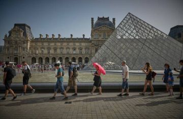 عملية سطو كبرى تغلق متحف اللوفر في باريس وسرقة مجوهرات لا تقدر بثمن 