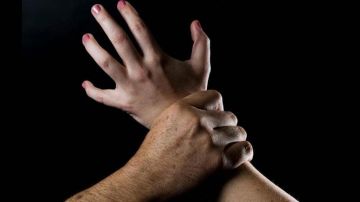 رجل أعمال يغتصب قاصرا ويتسبب في حملها! رجل أعمال يغتصب قاصرا ويتسبب في حملها!