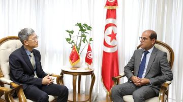 تأهيل وحدات إنتاج المجمع الكيميائي بقابس محور لقاء وزير التجهيز بسفير الصين بتونس تأهيل وحدات إنتاج المجمع الكيميائي بقابس محور لقاء وزير التجهيز بسفير الصين بتونس
