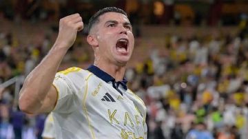 رغم مطالبات عائلته.. كريستيانو رونالدو يكشف سر رفضه الاعتزال قبل وصوله لـ1000 هدف