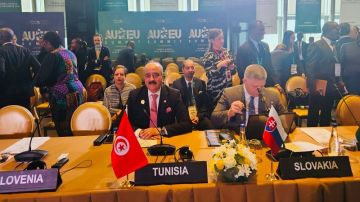 القمة الافريقية الأوروبية السابعة بلوندا: وزير الخارجية يجري عددا من اللقاءات