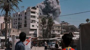 الاحتلال يواصل شن غارات على خان يونس ورفح وغزة الاحتلال يواصل شن غارات على خان يونس ورفح وغزة