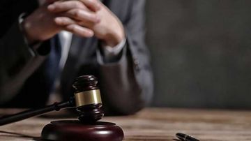 السجن 3 سنوات في حق قاض وأمني معزولين السجن 3 سنوات في حق قاض وأمني معزولين