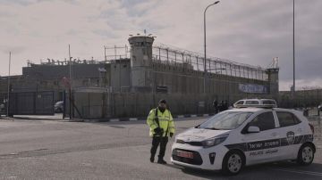 جريمة حرب مروعة.. اغتصاب وتعذيب جنسي بالكلاب في حق صحفي فلسطيني داخل معتقل إسرائيلي