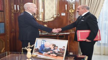 رئيس الجمهورية: لابد من مراجعة عدد من الاتفاقيات التي لم تستفد منها تونس رئيس الجمهورية: لابد من مراجعة عدد من الاتفاقيات التي لم تستفد منها تونس