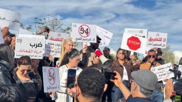 صحفيو تونس ينتفضون في القصبة.. مطالب عاجلة لإنقاذ المهنة (فيديو )