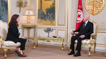 رئيس الجمهورية يلتقي سفيرة جمهورية كوبا لدى تونس بمناسبة انتهاء مهامها رئيس الجمهورية يلتقي سفيرة جمهورية كوبا لدى تونس بمناسبة انتهاء مهامها