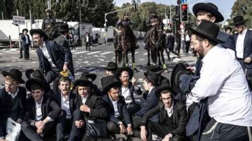 من الحرب إلى الفوضى .. إسرائيل في طريق الانهيار من الحرب إلى الفوضى .. إسرائيل في طريق الانهيار