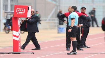 الادارة الوطنية للتحكيم تتفاعل مع الإحتجاجات.. وتراسل الفيفا