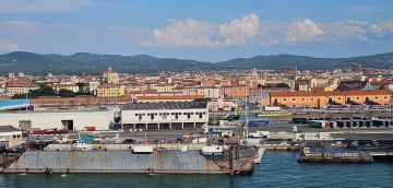 ايطاليا الكرباعي يروي نهاية مأساوية لتونسيين في ميناء ليفورنو و السلطة غائبة تماما (فيديو)