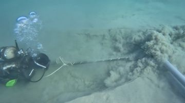 فريق من المعهد الوطني للتراث يستكشف مسار الكابل البحري للاتصالات ميدوزا 