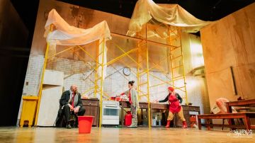 مسرحية (الـ)حلم كوميديا سوداء لجليلة بكار والفاضل الجعايبي: عمارة تتداعى ووطن يعاد ترميمه