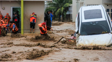 إندونيسيا: ارتفاع حصيلة الفيضانات إلى 200 قتيل