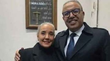 المحامية سنية الدهماني تتسلم قرار الرجــــوع لمباشــــرة المهنــــة