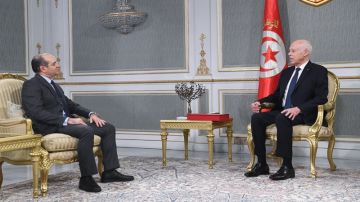 قيس سعيد: ما حصل في تونس منذ 25 جويلية 2021 يعتبر إنقاذا للدولة قيس سعيد: ما حصل في تونس منذ 25 جويلية 2021 يعتبر إنقاذا للدولة