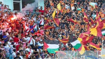 مدارج بلون واحد و25 ألف تذكرة لقمّة جمهورها بالملايين   : ... إنهم يقتلون «الدربي»