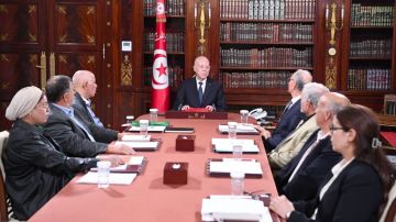 رئيس الجمهورية يتسلم التقرير الاولي حول الحلول العاجلة للوضع البيئي في قابس