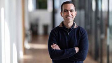 رائد الأعمال ومؤسس شركة Instadeep كريم بقير لـ الشروق .. تونس قادرة على الريادة متوسطيا وقاريا وإقليميا في الذكاء الاصطناعي