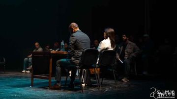 مسرحية سقوط حر (مصر)...صرخة في وجه المناهج التعليمية