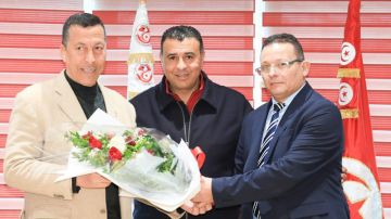 على خلفية أحداث الدربي.. المكتب الجامعي يعقد إجتماعا عاجلا مع الحيمودي ومساعديه